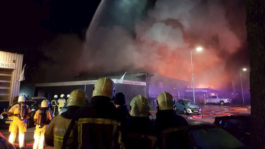 Grote brand in pand met twee bedrijven in Tubbergen