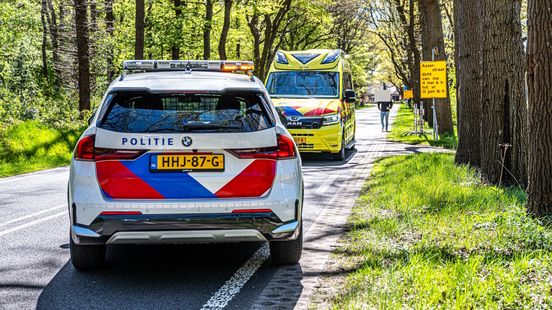 Scooterrijders gewond bij botsing. Scooterrijders gewond bij botsing.