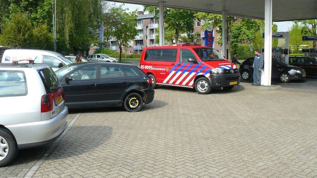 Brandweerauto botst zelf op auto in Almelo