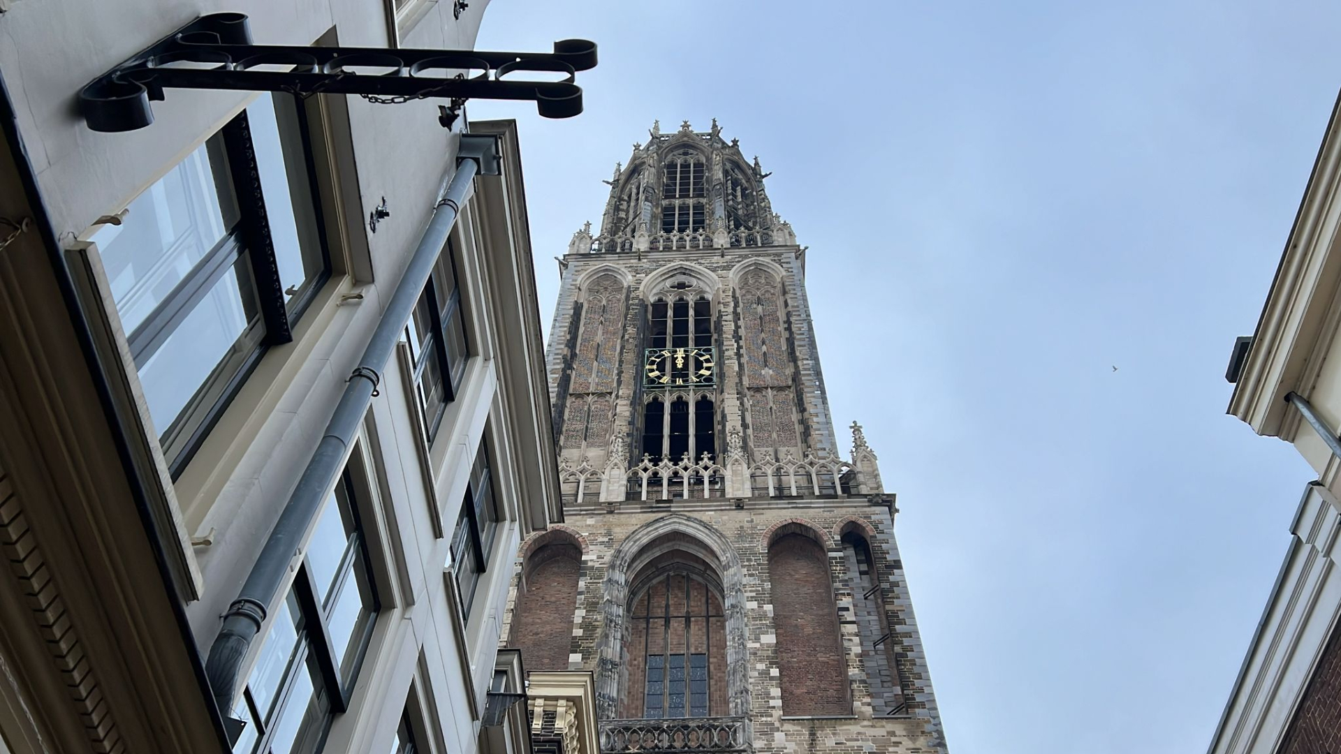 Wijzer van de Domtoren losgeraakt en naar beneden gevallen