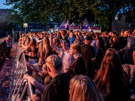 Nieuwe campagne tijdens TT tegen straatintimidatie: 'Als omstander kun je iets doen'