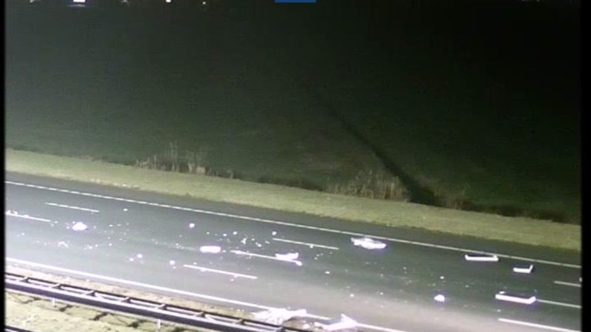 Veel hinder op A1 door piepschuim op de weg, rommel inmiddels opgeruimd