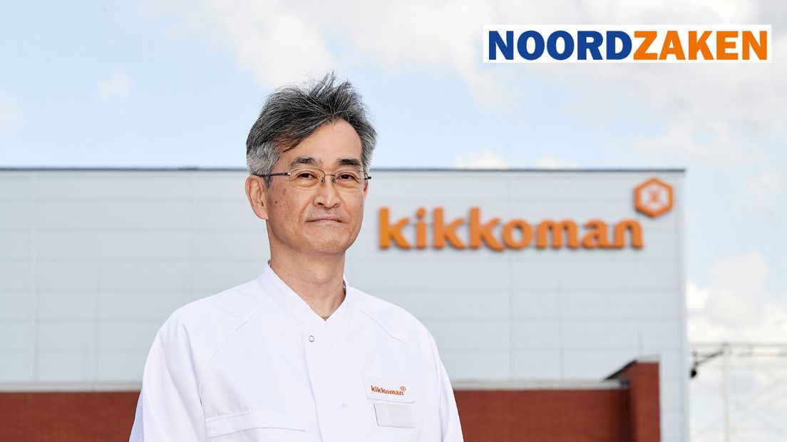 Directeur Kunitomo Kizu voor het pand van Kikkoman Foods Europe BV in Sappemeer