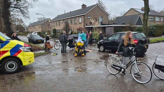 Fietser raakt gewond bij aanrijding in Gieten. Fietser raakt gewond bij aanrijding in Gieten.