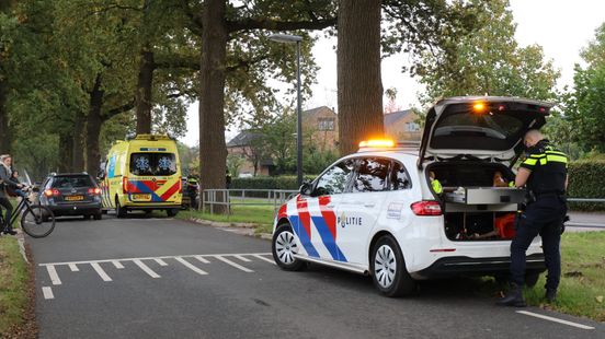 112 Nieuws: Vrouw op fiets aangereden bij oversteken Oerdijk in Schalkhaar. 112 Nieuws: Vrouw op fiets aangereden bij oversteken Oerdijk in Schalkhaar.