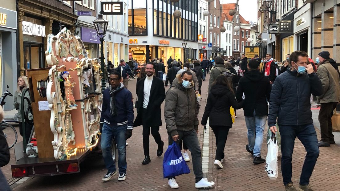 Druk, maar niet te druk in Leidse Haarlemmerstraat