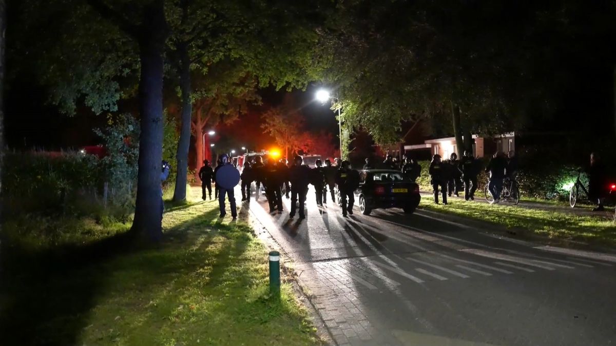 ME-inzet bij protesten noodopvang Surhuisterveen
