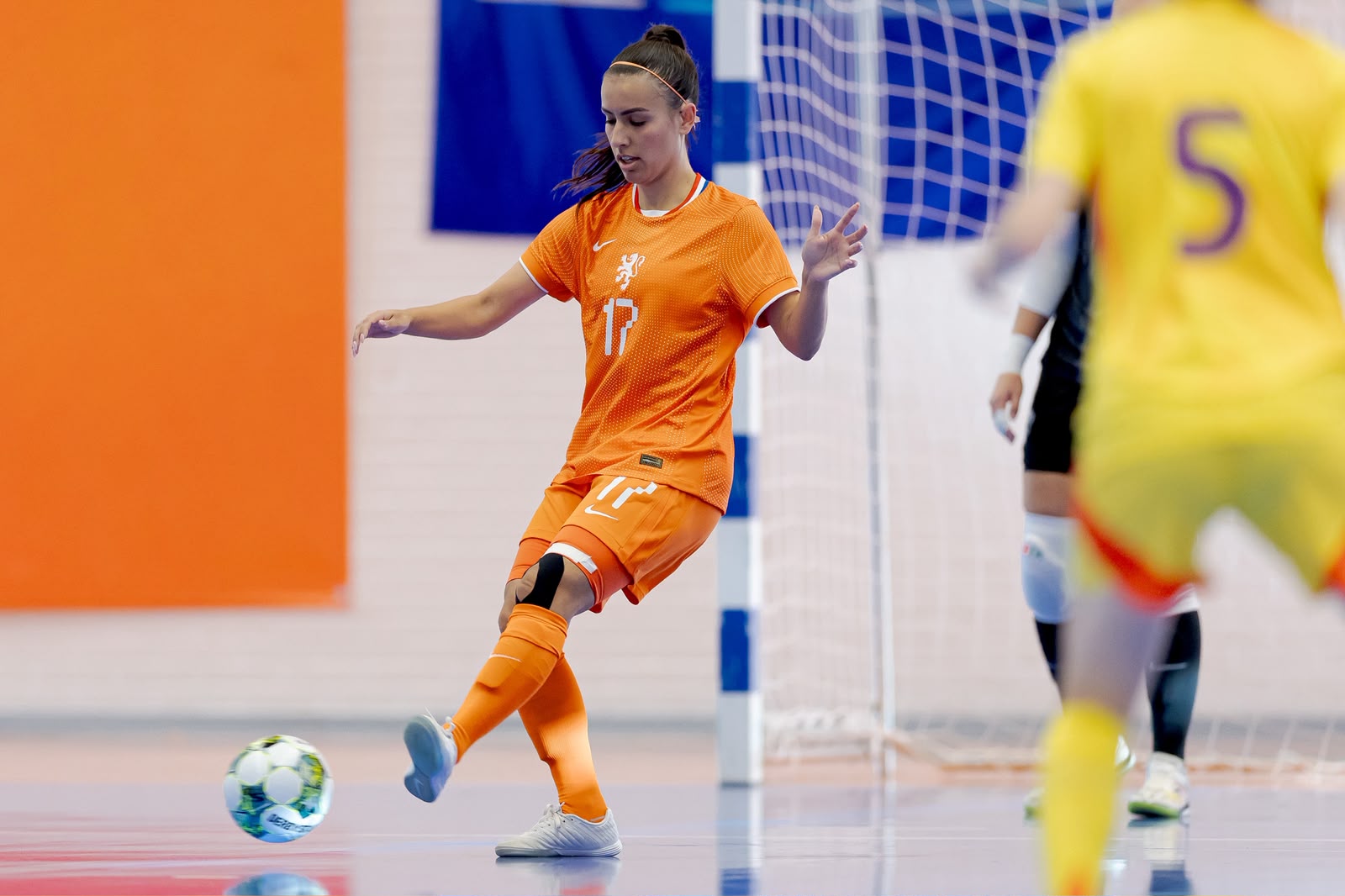 Alyssa Dijkstra jaagt op historische EK-kwalificatie: 'Zou bekroning van mijn zaalvoetbalcarrière zijn'