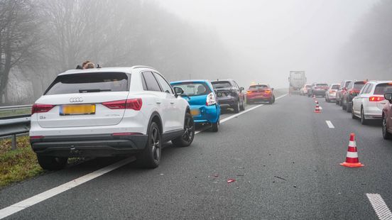 Kettingbotsing door mist op A37 bij Zwartemeer. Kettingbotsing door mist op A37 bij Zwartemeer.