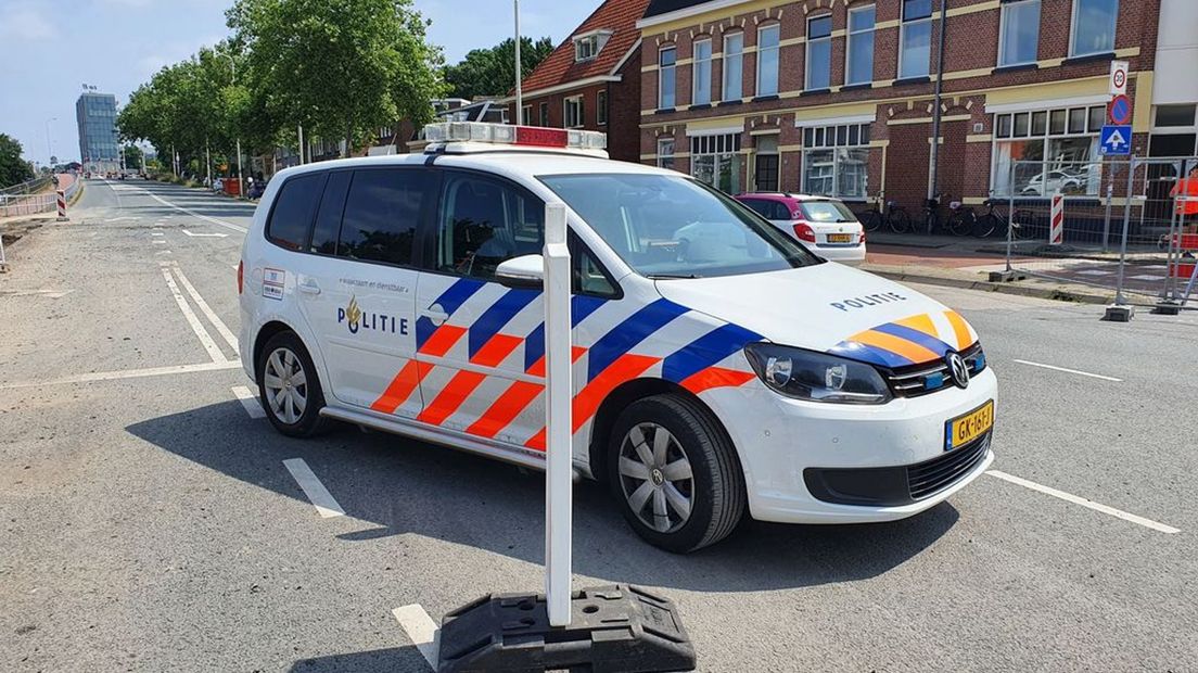 De aangereden verkeersregelaar is alweer aan het werk.