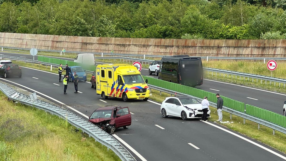 Gewonde en flinke schade bij aanrijding op Buitenring Parkstad