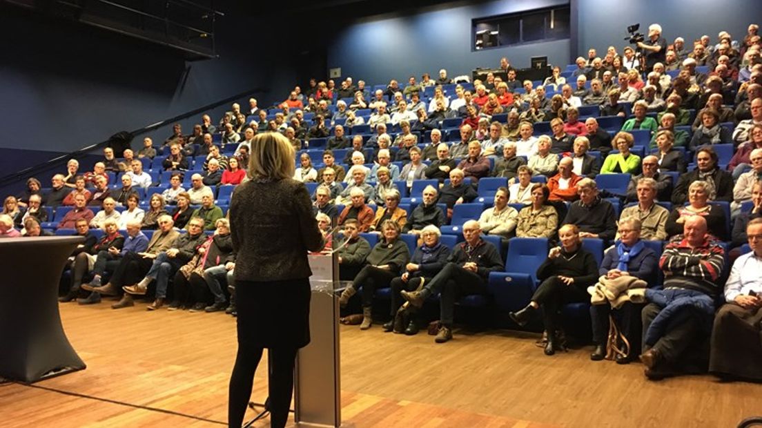 In Heerde zijn tot nu toe zeker 40 mensen positief getest op corona. Dertien mensen overleden in een verzorgingstehuis. De gemeente, die in totaal ongeveer 18.500 inwoners telt, is daarom dieprood gekleurd op het kaartje van het RIVM.