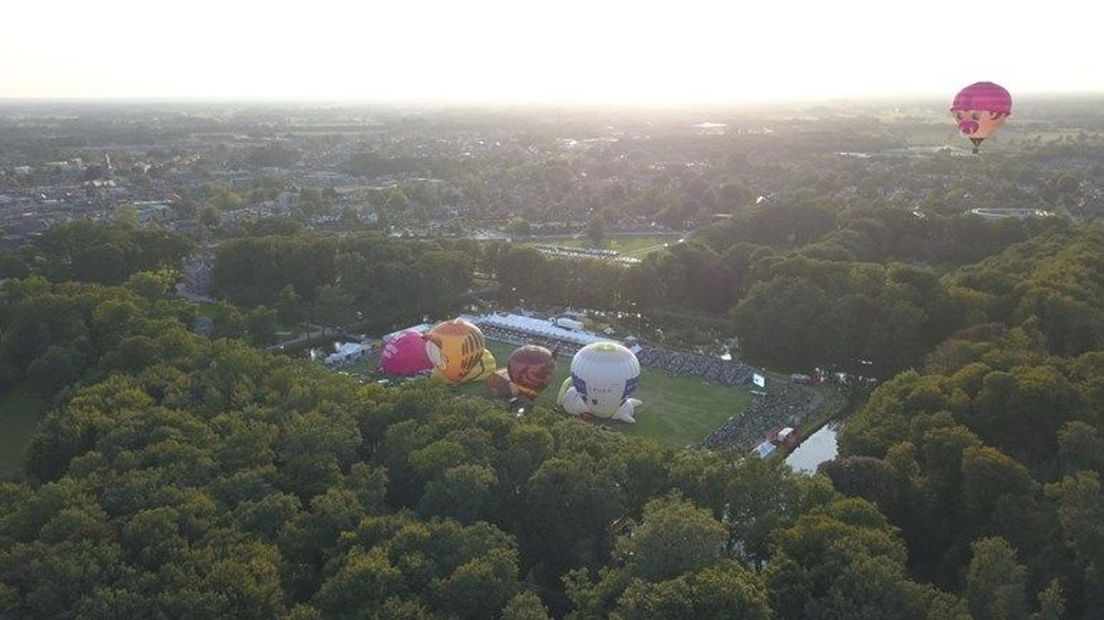 Zicht vanuit de lucht op de Koewei in Barneveld, waar het fiësta altijd plaatsvindt.