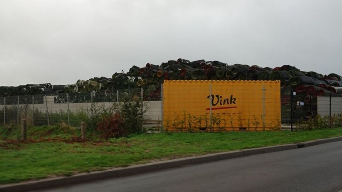 Afvalbedrijf Vink heeft vervuilde grond illegaal geleverd voor de bouw van twee nieuwe wijken in Barneveld. Dat blijkt volgens het programma Zembla uit een onderzoeksrapport van de Gelderse omgevingsdiensten.