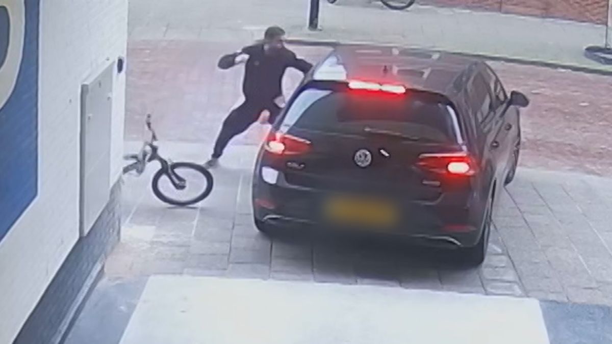 Extreem kort lontje: BMX-fietser slaat automobilist gebroken kunstgebit