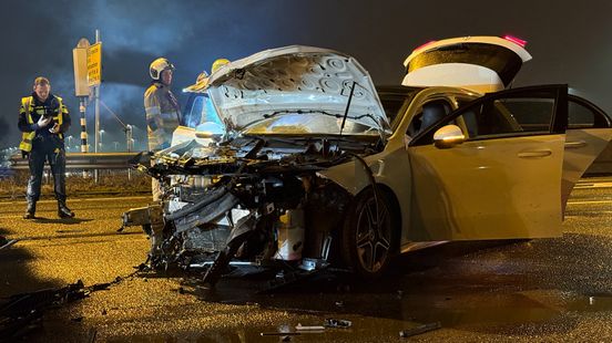 Zuilense Ring deels afgesloten na ongeluk bij Maarssen. Zuilense Ring deels afgesloten na ongeluk bij Maarssen.