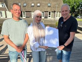 Slib en planten maken haventje in Hoogeveen onbruikbaar