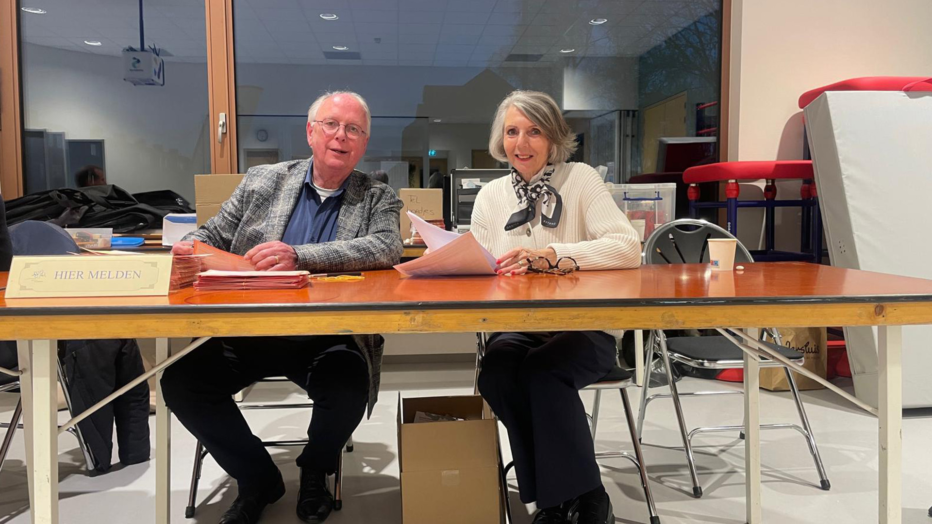 Ton en Monique al 25 jaar samen op het stembureau