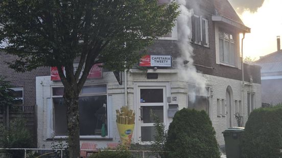 Brand in voormalige snackbar in Nijmegen: twee mensen gewond
