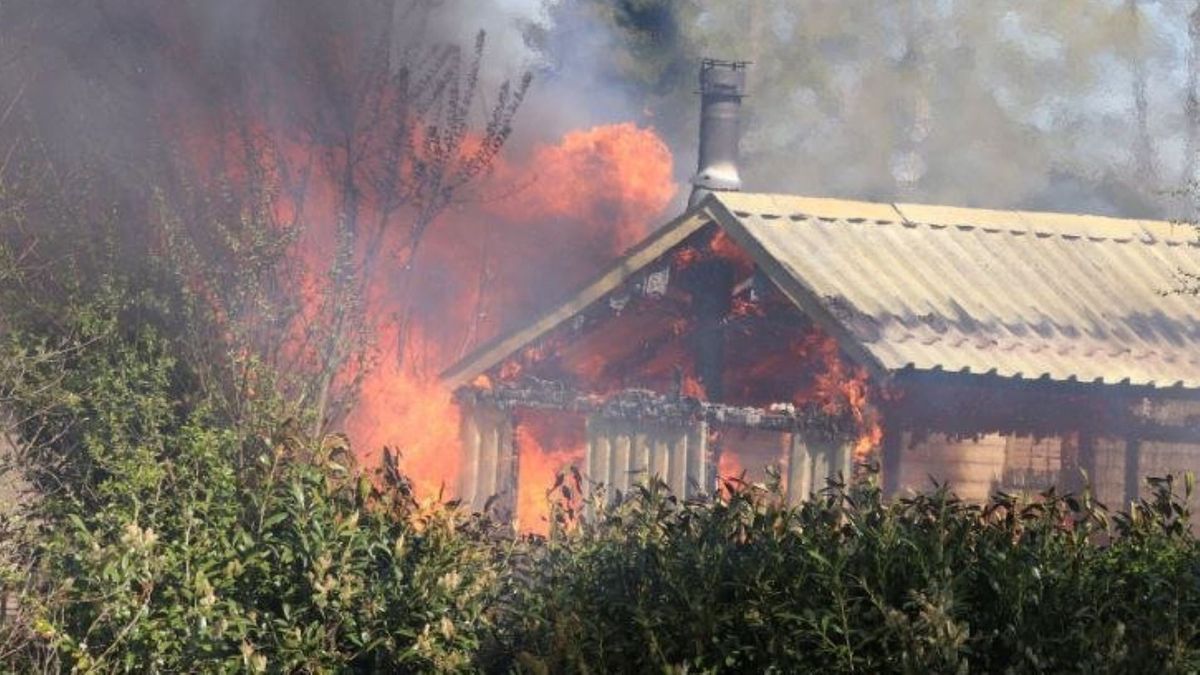 Chalet op vakantiepark in Oldeouwer verwoest bij brand