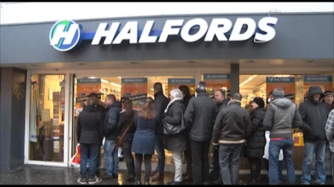 Drukte vandaag bij de Halfords in Tiel en Apeldoorn.