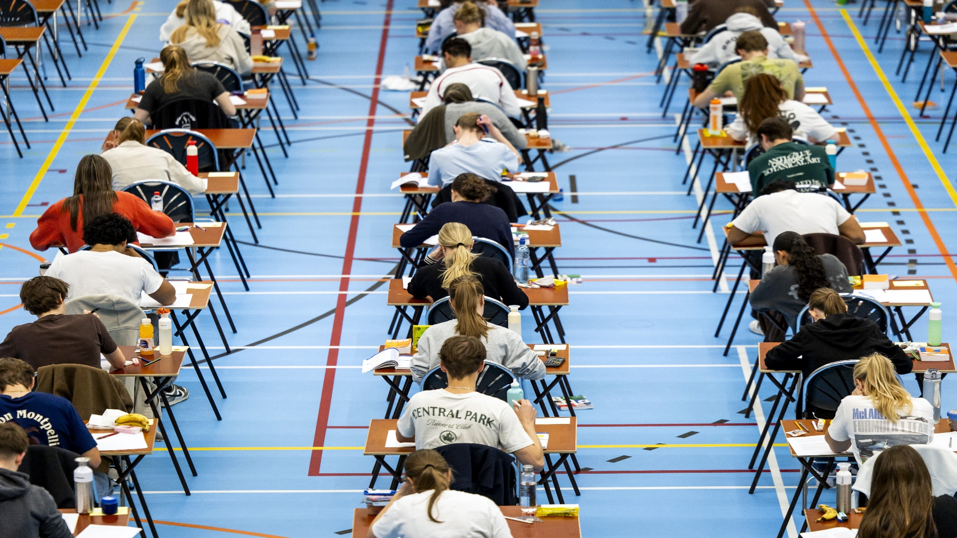 Deze leerlingen vloggen voor RTV Noord tijdens hun eindexamens