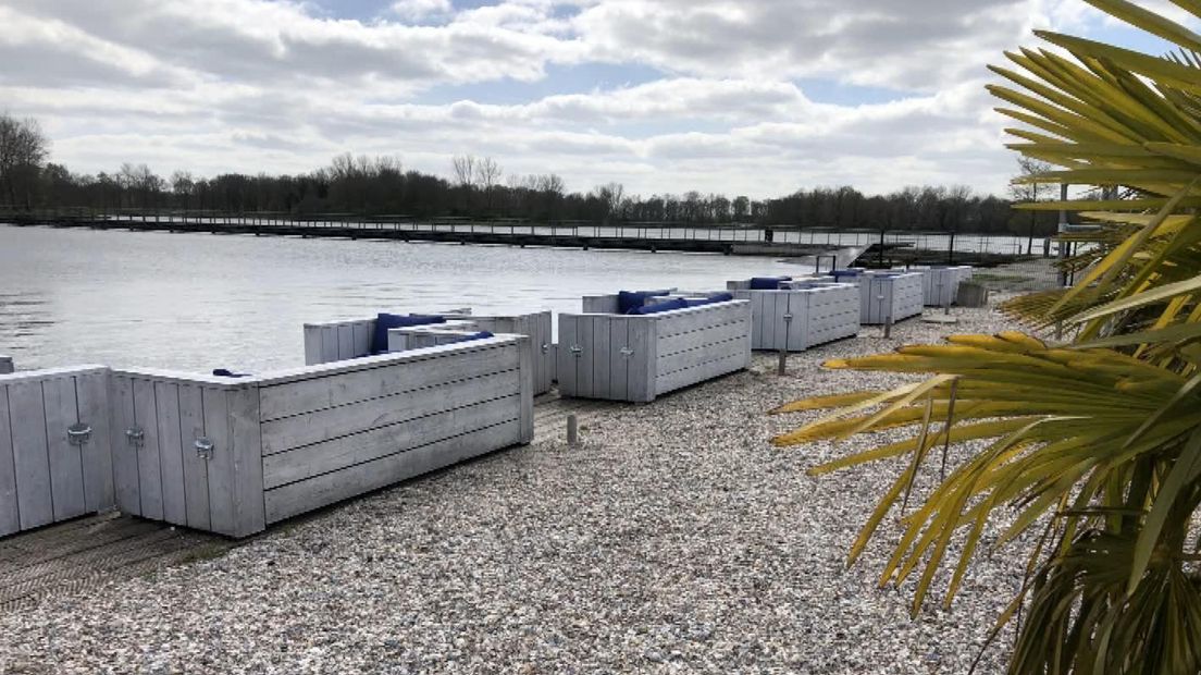De kussens liggen al op de terrassen