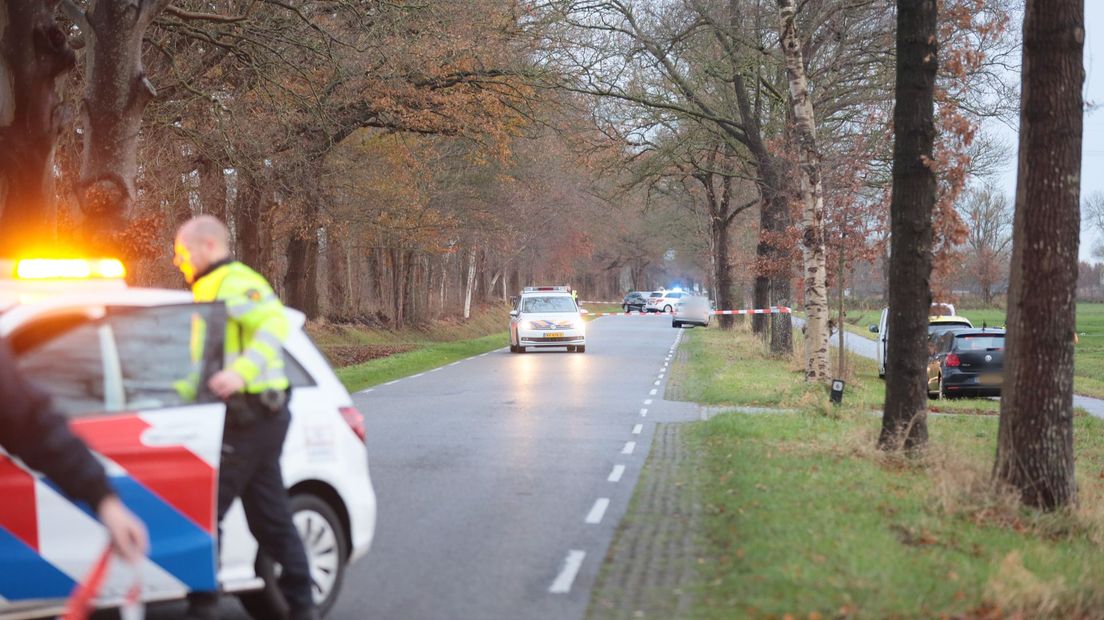 Politie start onderzoek naar dode langs Dalmsholterweg in Dalfsen