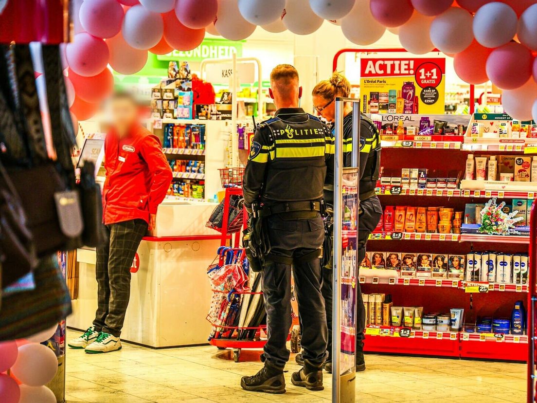 Man (39) aangehouden na overval op drogisterij in Emmen