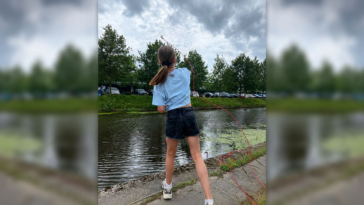 Magneetvissende Noor (10) haalt mysterieus object uit kanaal: AI slaat alarm