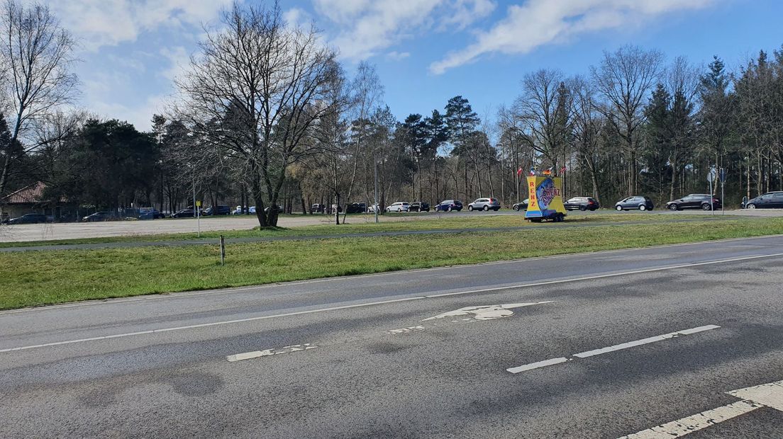 Lange file bij Circus Renz in Itterbeck