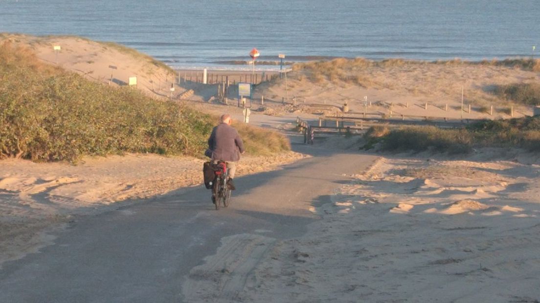 De zon laat zich ook zien op het strand van Kijkduin