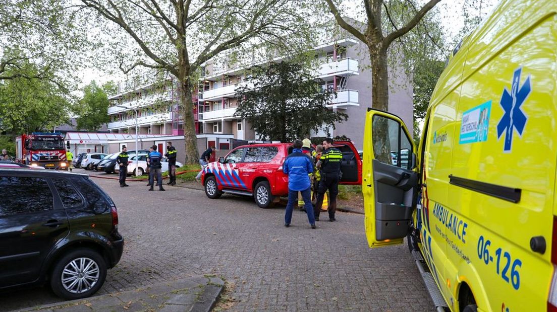 Appartementencomplex De Klaproos in Vaassen werd deels ontruimd na een gaslucht. Een bewoner werd aangehouden.