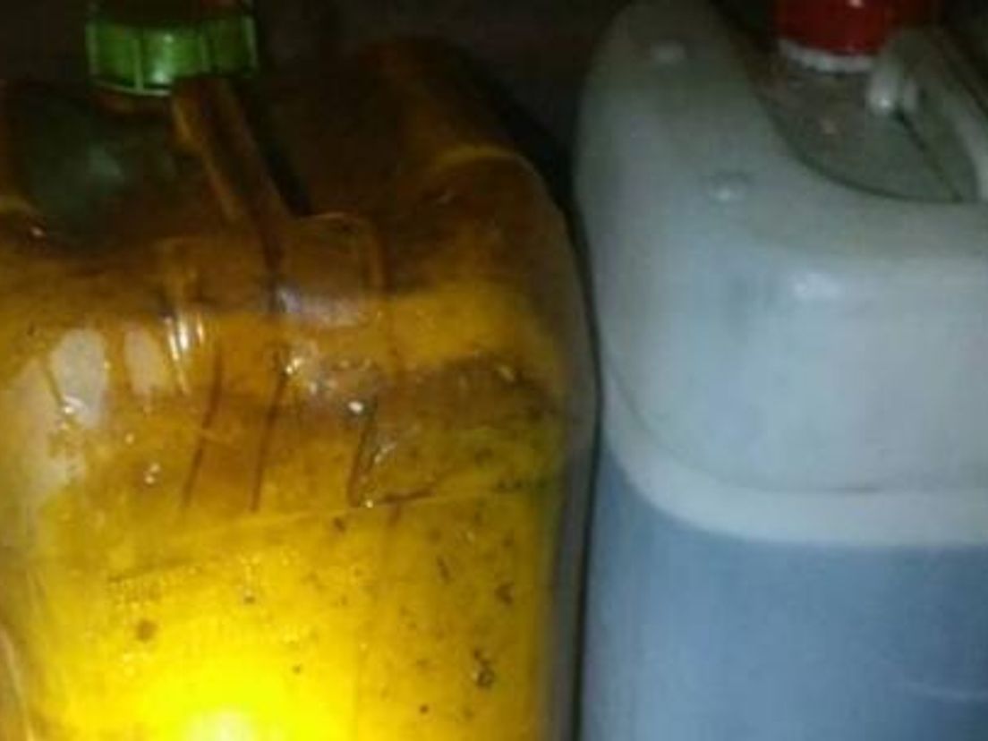 De dieven werden betrapt met vier jerrycans