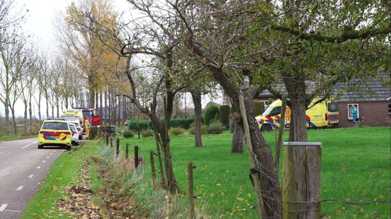 Zwaargewonde bij ongeluk in huis • veel schade na botsing. Zwaargewonde bij ongeluk in huis • veel schade na botsing.