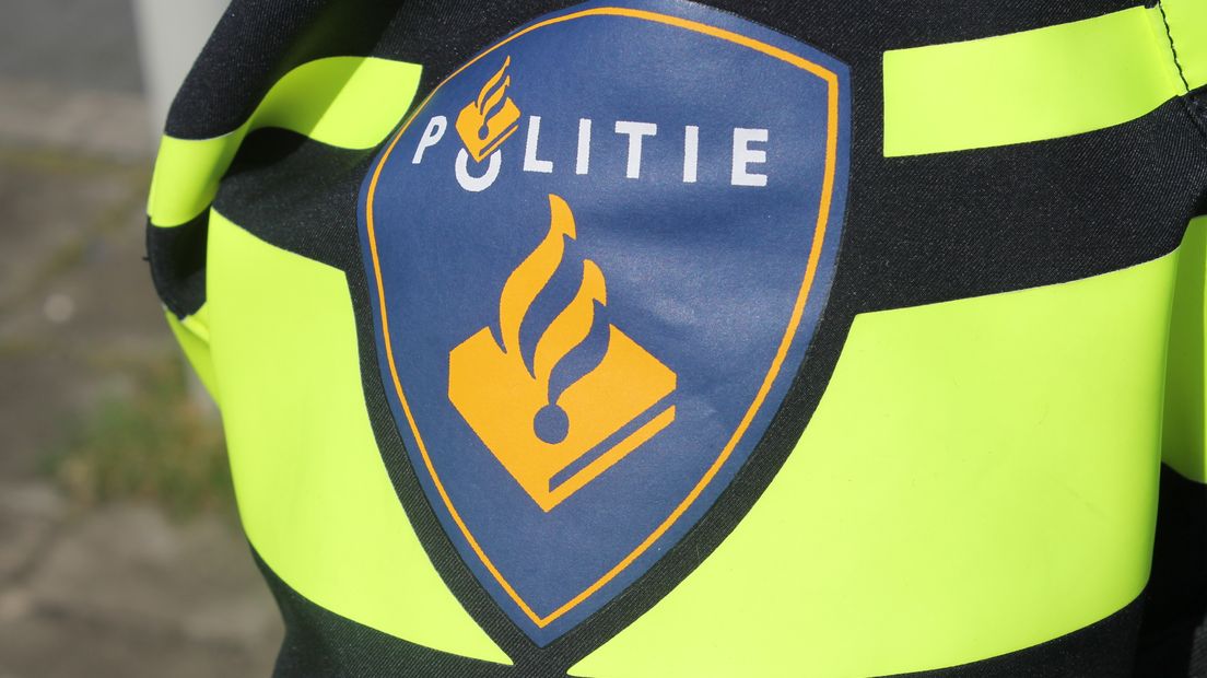 De A73 is donderdagochtend vanaf Venray-Noord in de richting van Nijmegen afgesloten voor onderzoek naar verdachte stoffen die zijn aangetroffen in een auto die bij een ongeluk betrokken was.