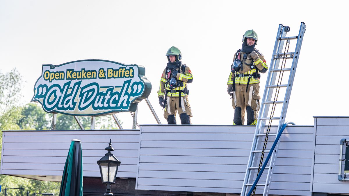 Brand bij horecazaak in De Westereen | Bestelbusjes botsen in Drachten