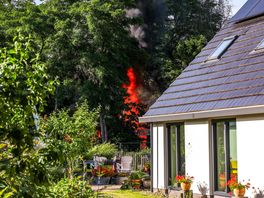Schuur brandt volledig uit in Emmen
