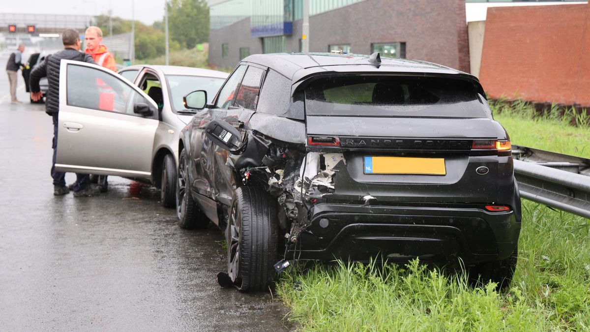 Ongeluk met meerdere auto's op snelweg