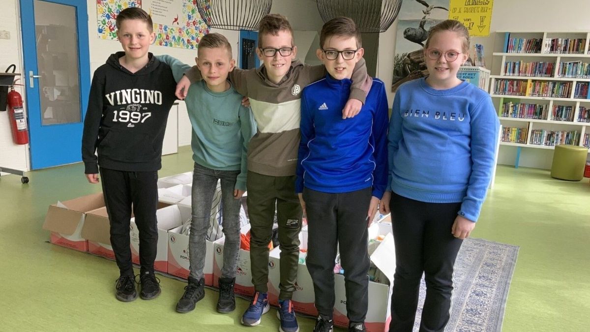 Leerlingen Krabbendijke zingen lied voor Oekraïne: 'Laten zien dat we tegen Poetin zijn'