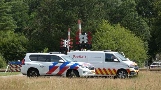 Geen treinen tussen Meppel en Assen na aanrijding op overweg. Geen treinen tussen Meppel en Assen na aanrijding op overweg.