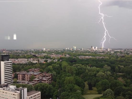 Gaat het weer donderen in Utrecht? 'Extreem onweer erg onvoorspelbaar'