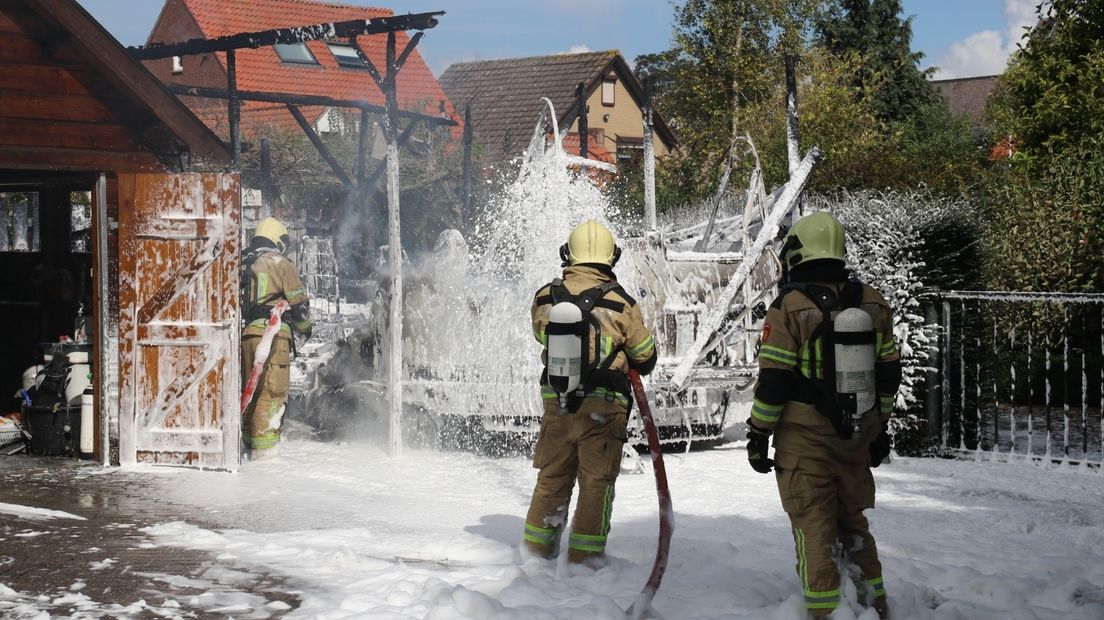 Camper in Yerseke vliegt in brand