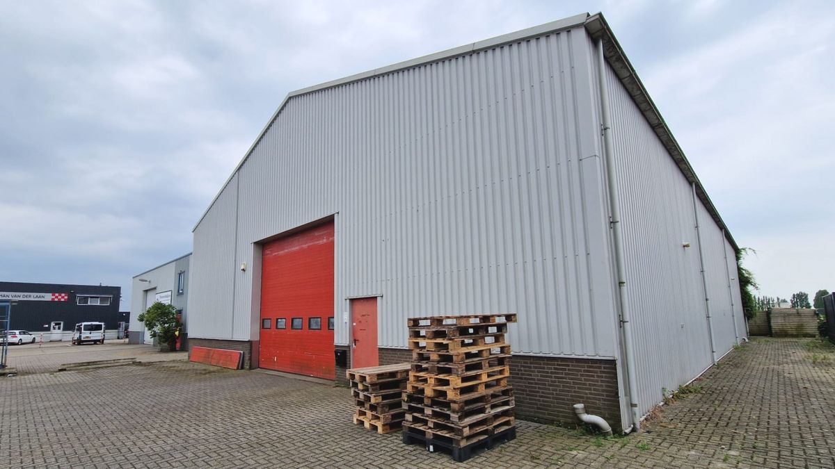 Rustig dorpje kijkt raar op van enorme drugsvondst in loods: 'Niet te geloven'