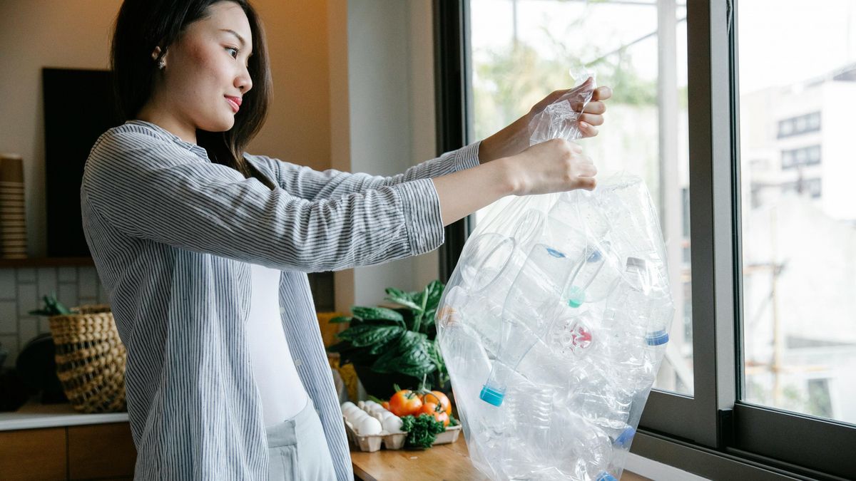 Plastic afval hoeft niet meer te worden gescheiden in Den Haag: vanaf nu kan PMD bij het restafval