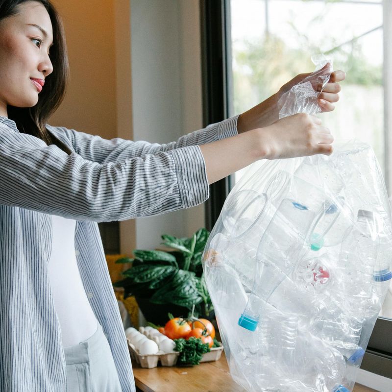 Plastic afval hoeft niet meer te worden gescheiden in Den Haag vanaf nu kan PMD bij het