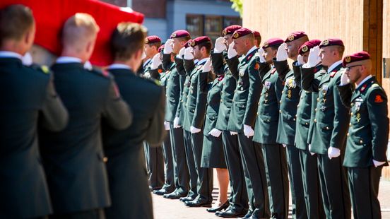 Defensie handelde niet volgens de normen in aanloop naar dodelijk mortierongeluk Mali. Defensie handelde niet volgens de normen in aanloop naar dodelijk mortierongeluk Mali.