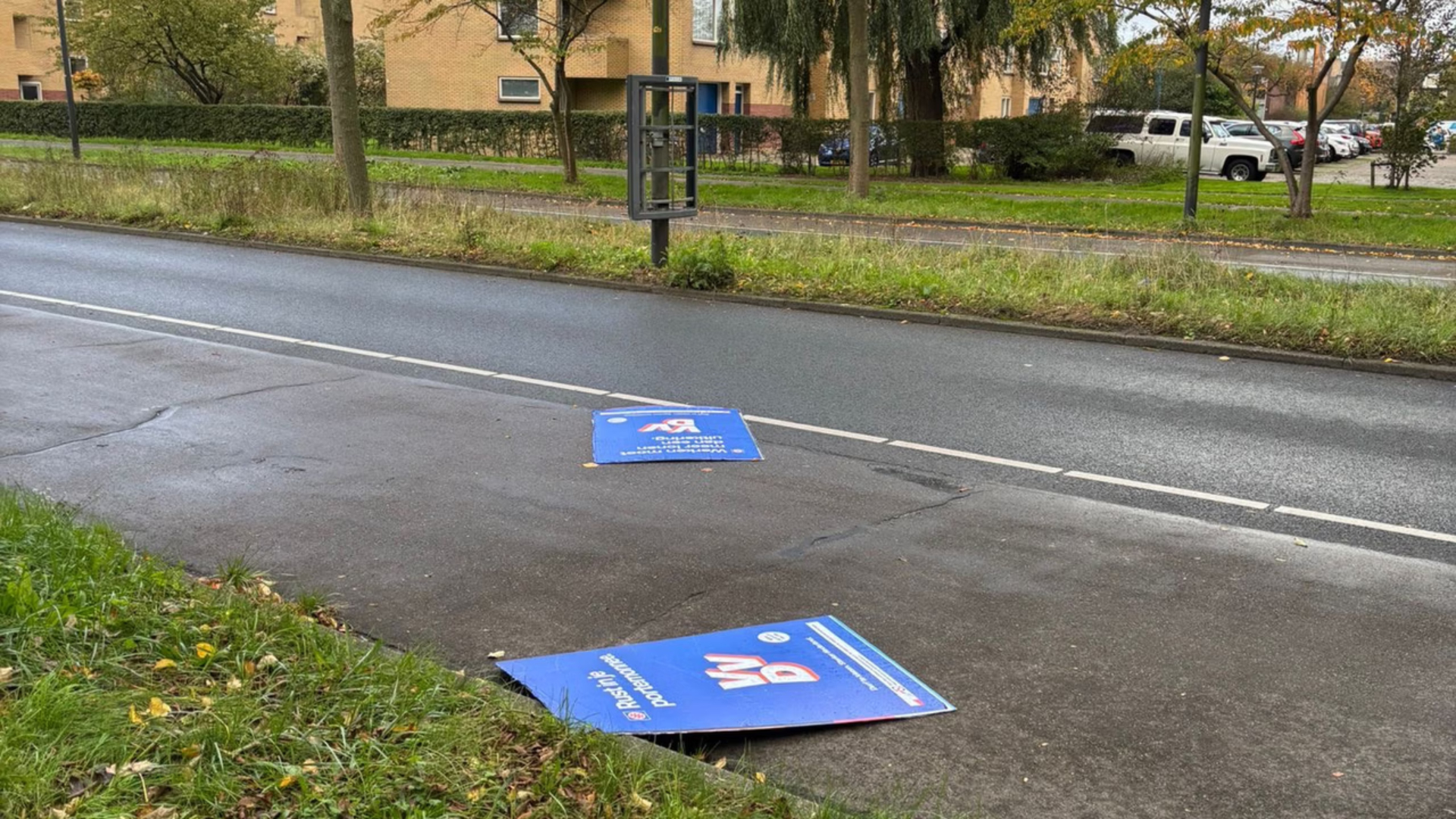 Verkiezingsborden van de VVD zijn verwijderd of vernield in Maassluis.
