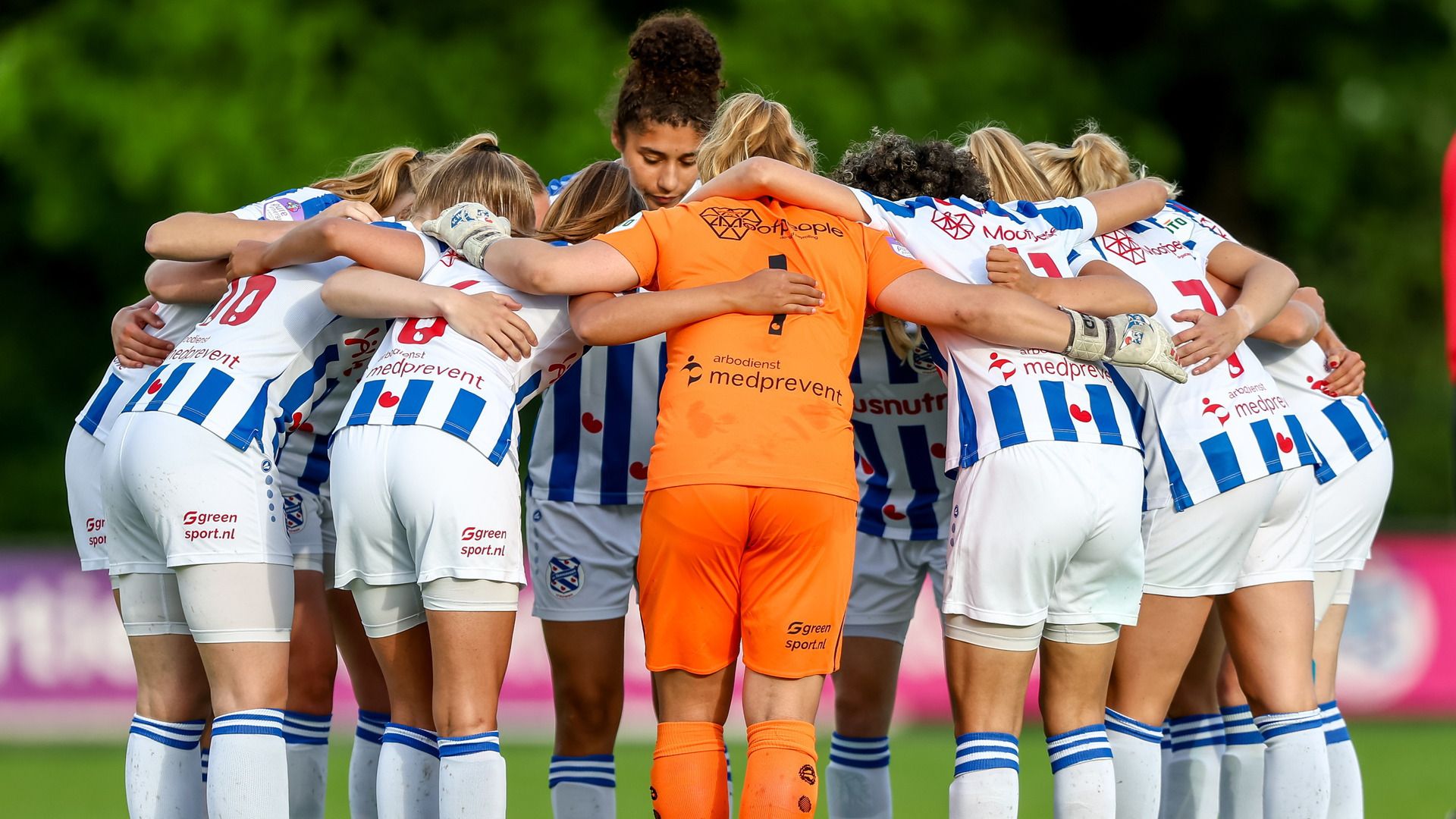De vrouwen van het eerste elftal van sc Heerenveen