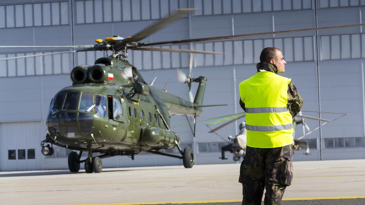 Grote helikopteroefening op vliegbasis Vredepeel
